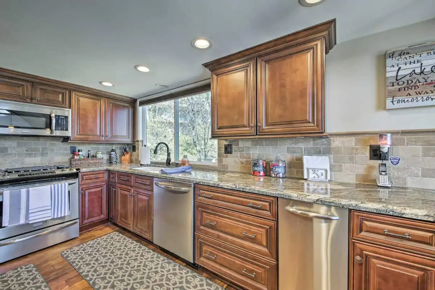 Full kitchen