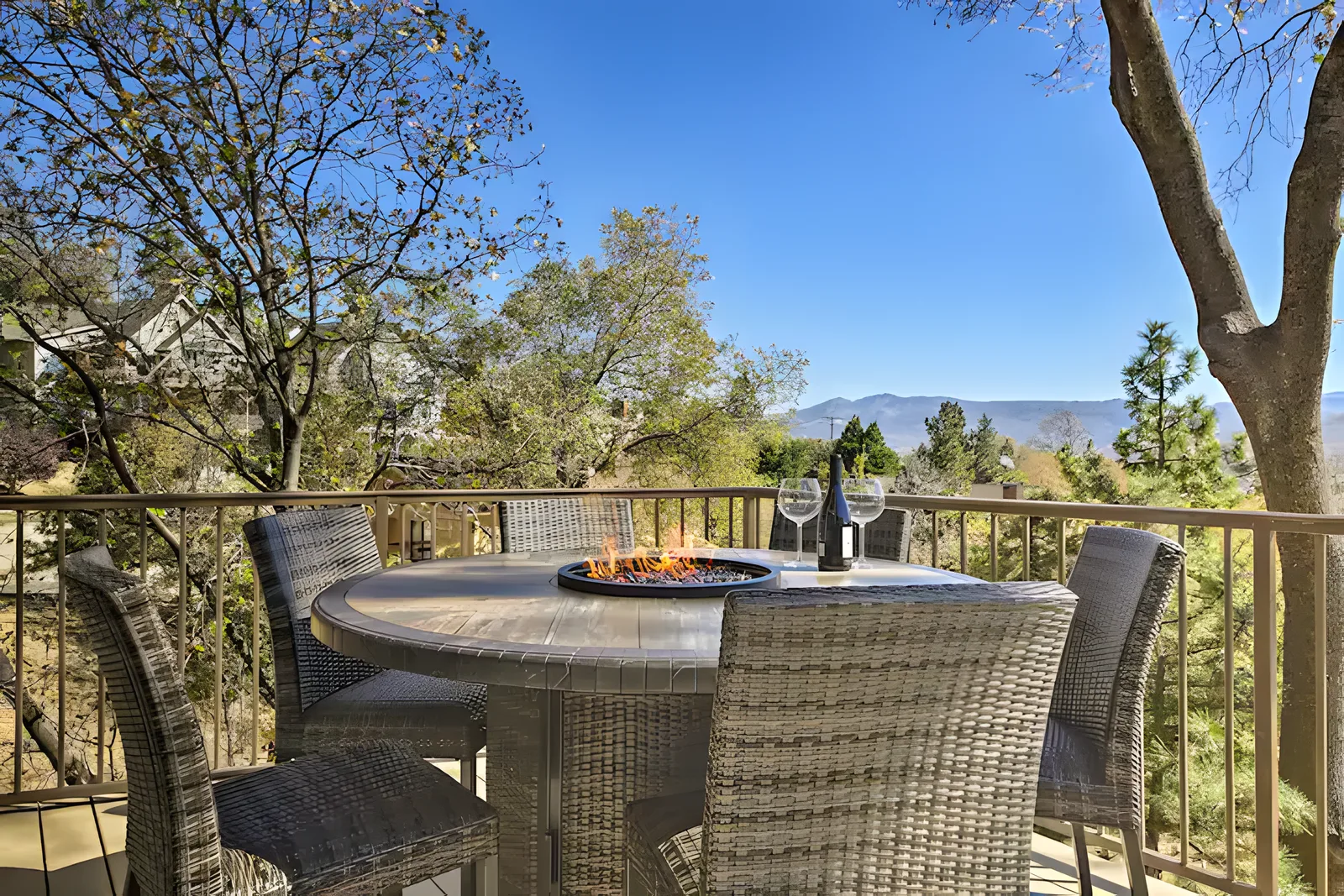 Hilltop Chalet in Lake Arrowhead