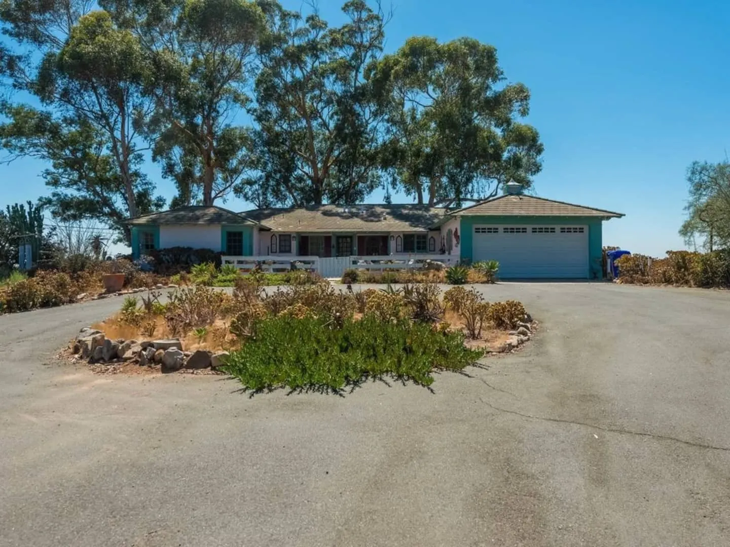 The cottage from the driveway